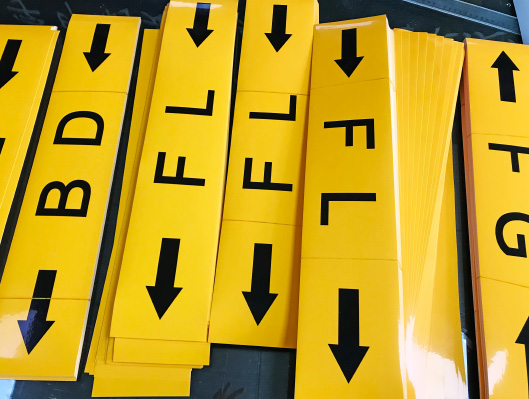 訂制化工管道標簽箭頭貼紙定制印刷防水耐曬不干膠